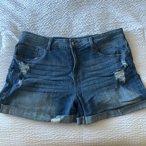 Time and Tru Mid-Rise shorts